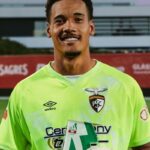 Zagueiro brasileiro vira goleiro e impede derrota do Portimonense