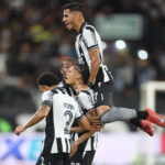 Com boa atuação em casa, Botafogo vence Bragantino pelo Brasileirão