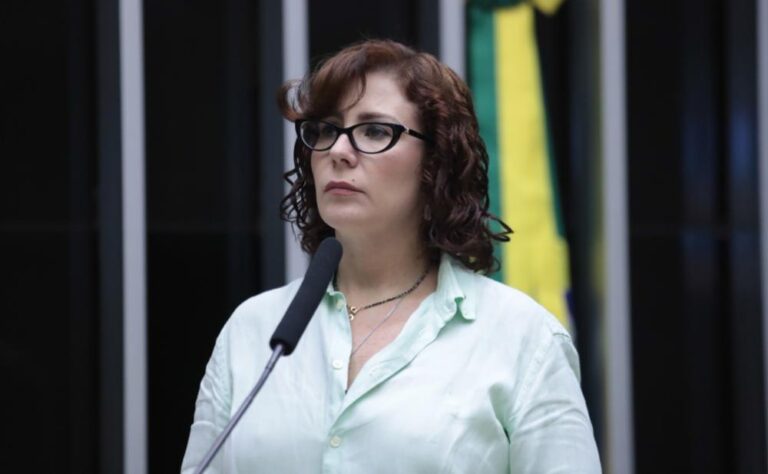 Carla Zambelli enfrenta nova audiência na Itália