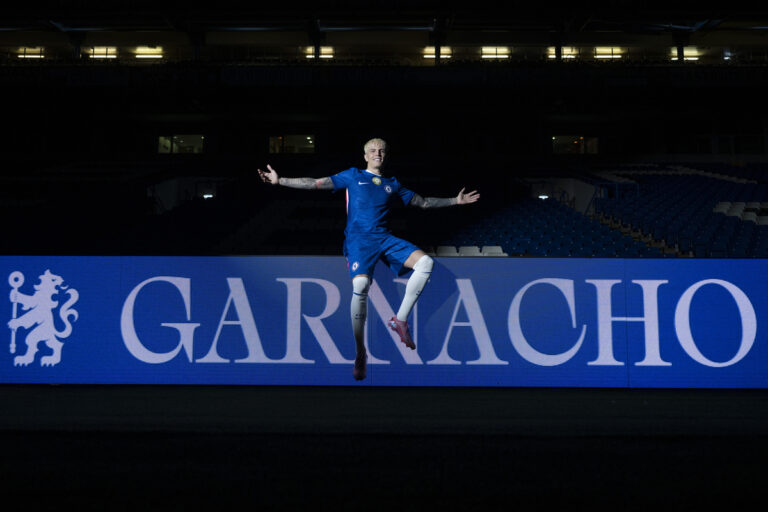 Premier League: argentino Garnacho é contratado pelo Chelsea