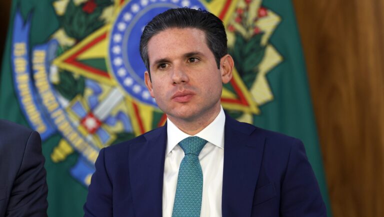 TCU mira Hugo Motta por irregularidades em contratações