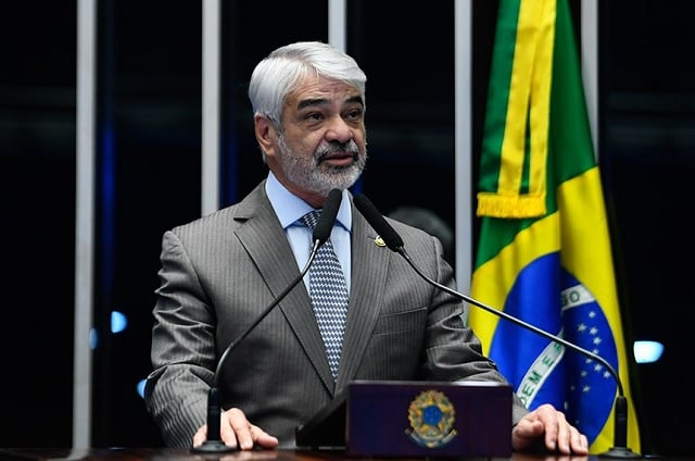 PT critica envio de navios dos EUA para a Venezuela