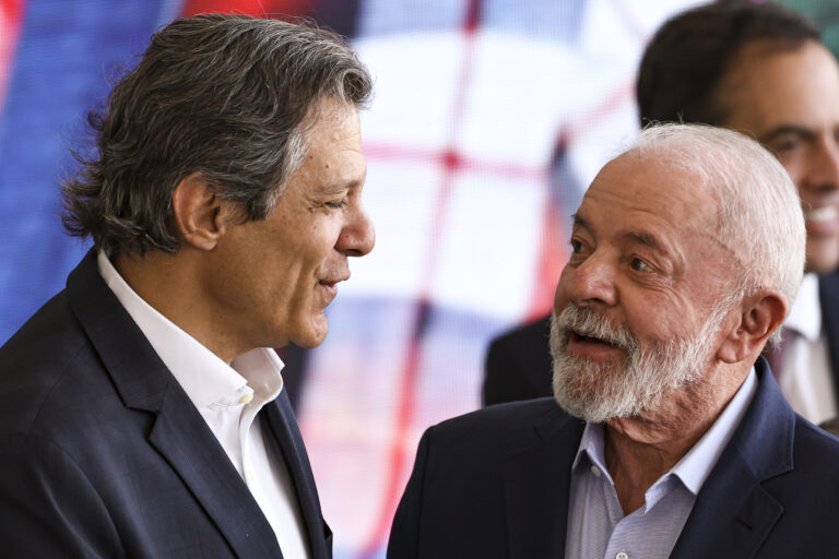 Lula tenta disfarçar déficit de R$ 23 bilhões no Orçamento de 2026