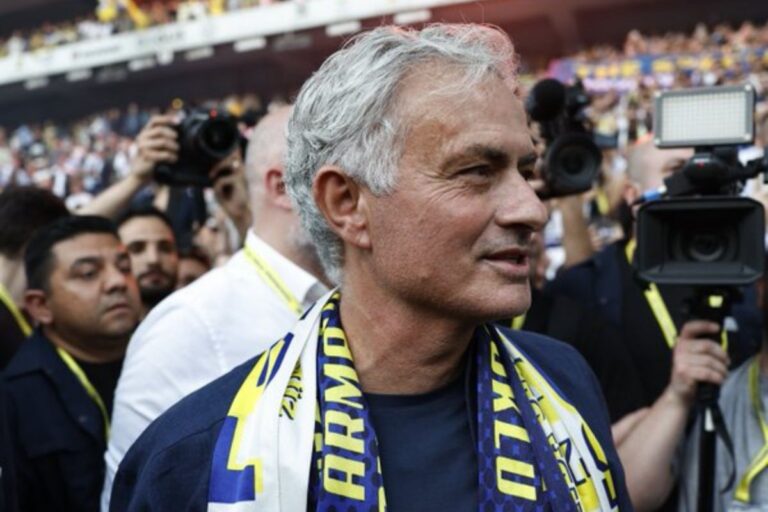 Mourinho receberá milhões após demissão do Fenerbahçe; veja valores