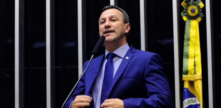Deputado denuncia invasão do MST no RS