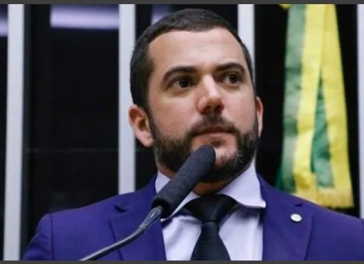 Deputado coleta assinaturas para CPMI