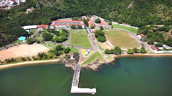 Vista aérea da Escola de Aprendizes-Marinheiros do Espírito Santo: manobras irregulares, segundo o TCU