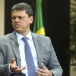 Tarcísio diz que, se fosse presidente, daria indulto a Bolsonaro