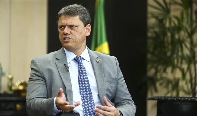 Tarcísio diz que, se fosse presidente, daria indulto a Bolsonaro