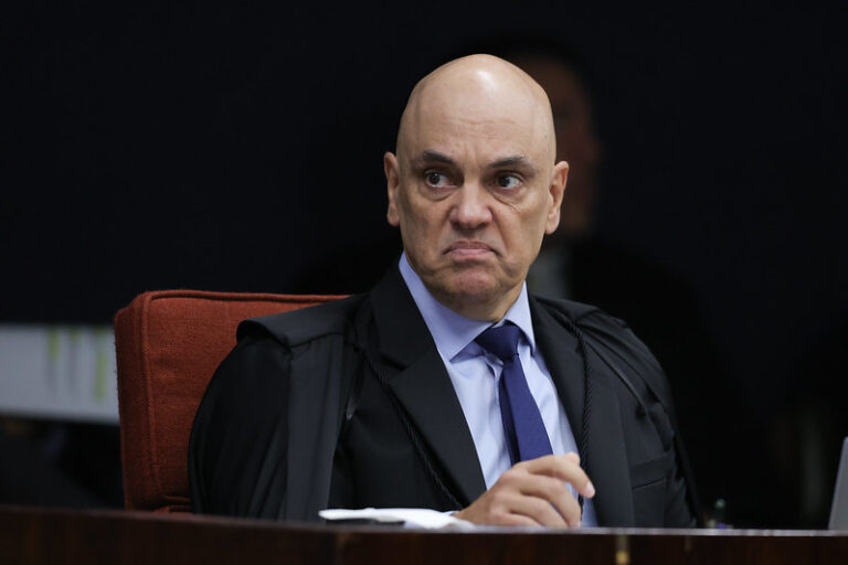 Depois de sanções, Moraes limita emendas e suspende lei do Uber