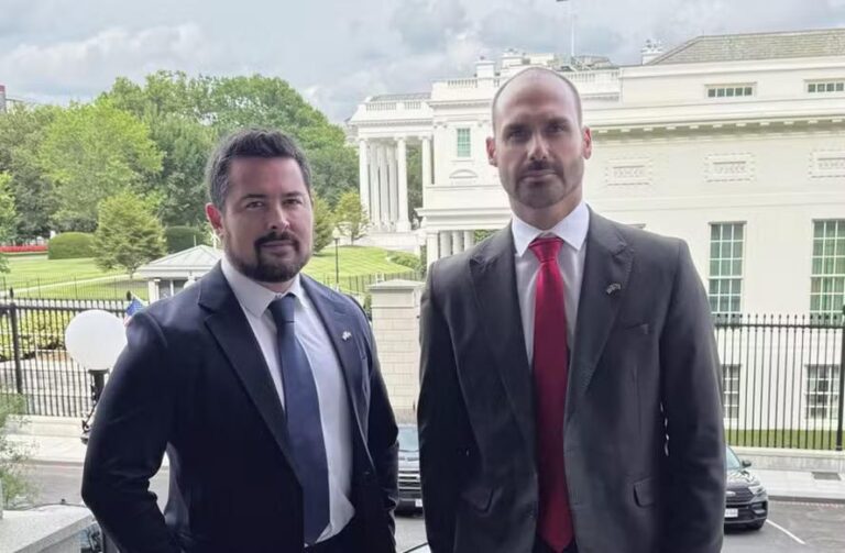 Eduardo Bolsonaro: Moraes manda intimar deputado