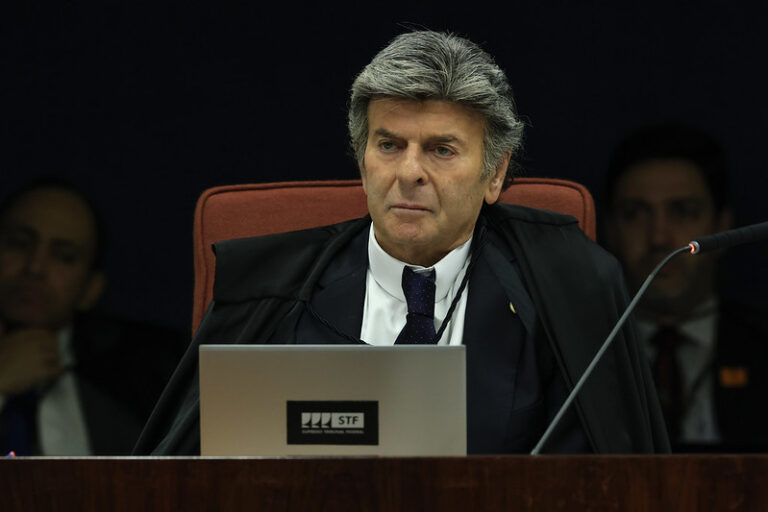 PT critica voto de Fux e fala em traição à democracia