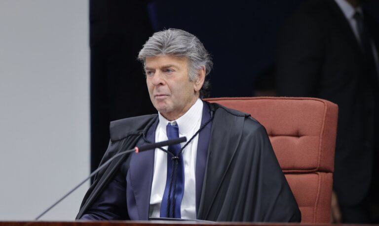 Luiz Fux descarta crime de organização criminosa de Bolsonaro