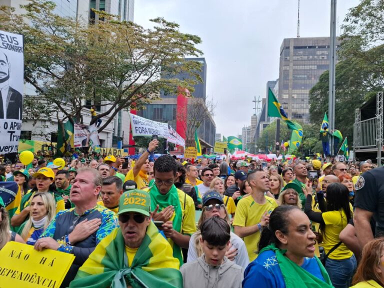 Povo toma as ruas e avisa: o medo acabou