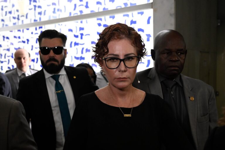 Carla Zambelli vai receber a visita de parlamentares da oposição