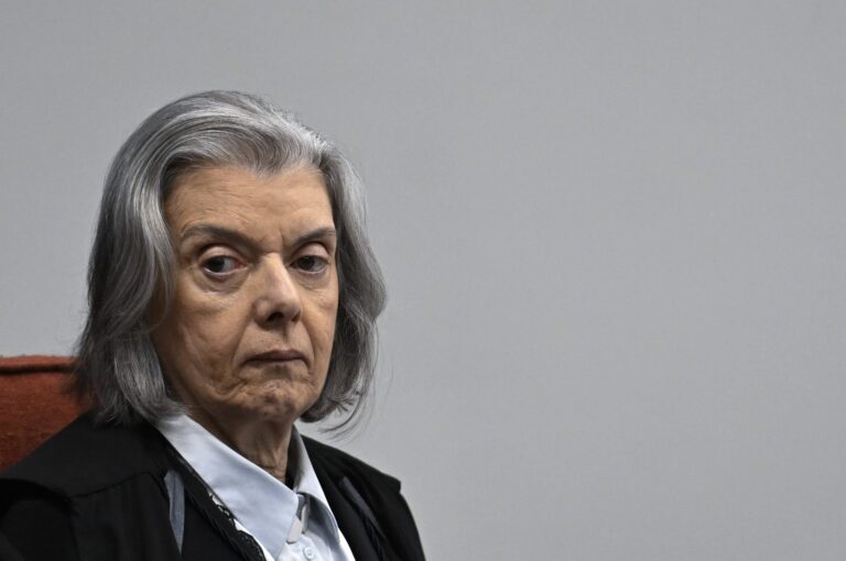 STF retoma julgamento de Bolsonaro com voto de Cármen Lúcia