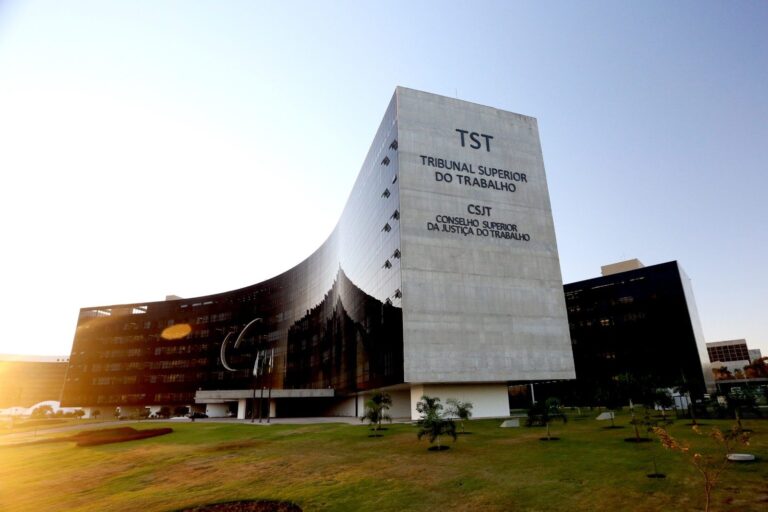 Deputado aciona PGR contra ‘faz-tudo VIP’ em tribunal