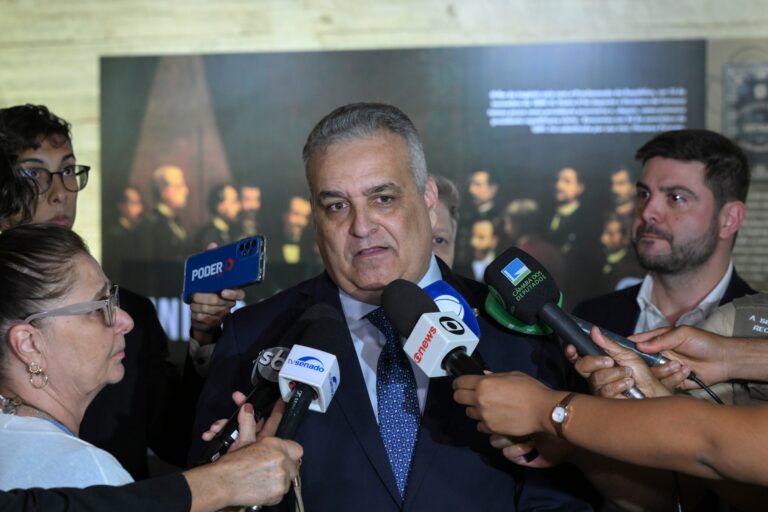 relator delata roubo de R$ 800 mi por associação