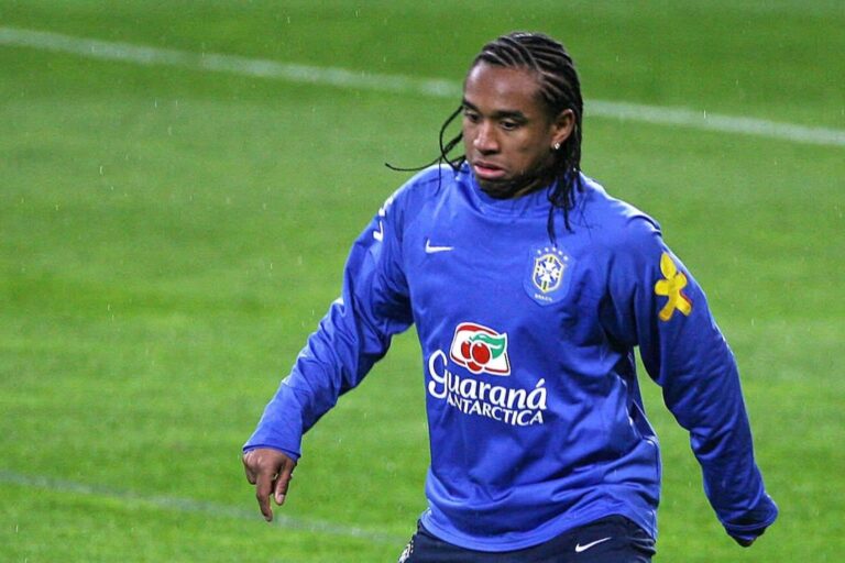 Ex-Grêmio e Seleção tem prisão decretada por não pagar pensão
