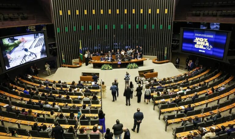 Base governista se mobiliza para barrar anistia