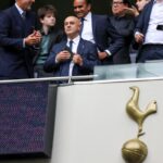 Presidente do Tottenham renuncia ao cargo após quase 25 anos