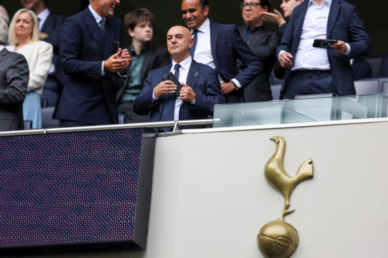 Presidente do Tottenham renuncia ao cargo após quase 25 anos