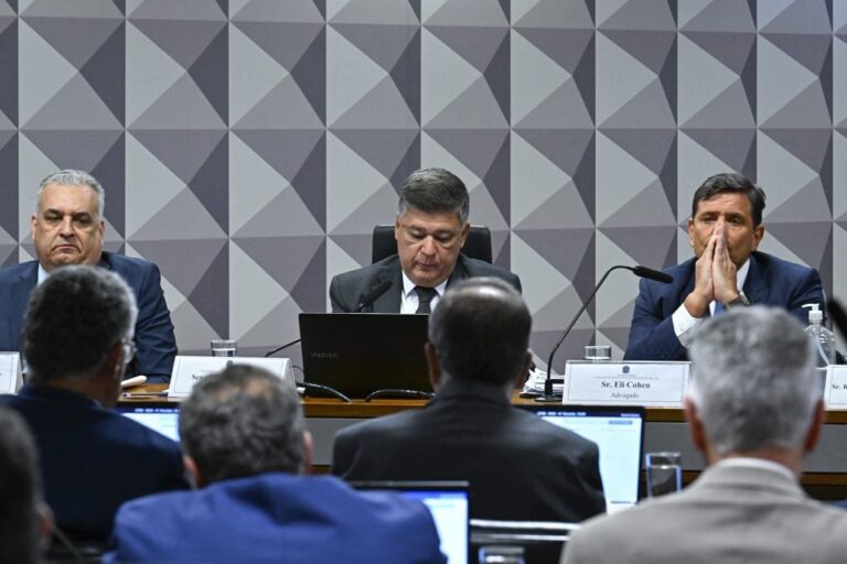 CPI do INSS aprova indicação de prisão preventiva de 21 nomes; veja quem está na lista