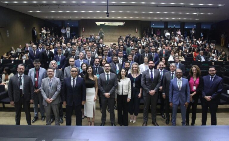 quadro de pessoal é muito acima do G7