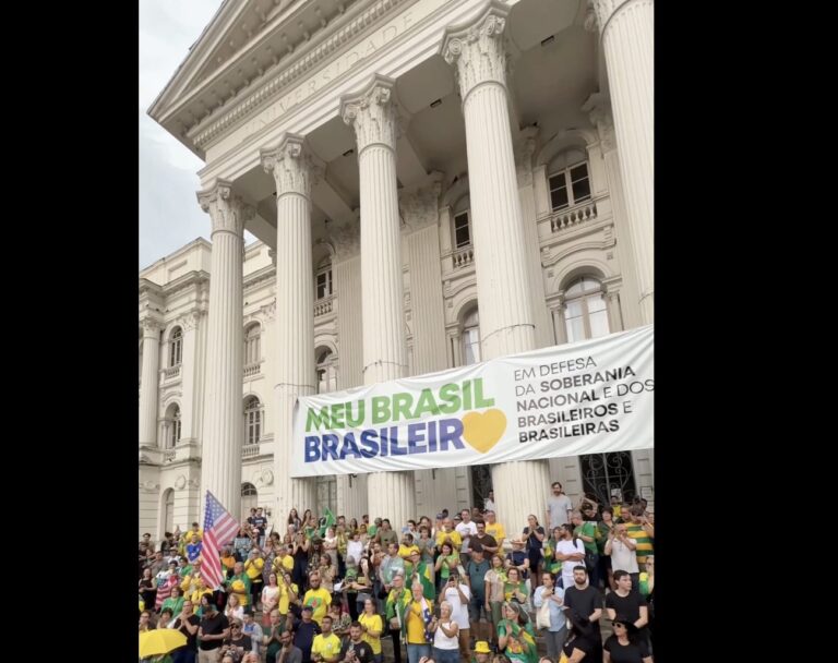 Homenagem a Charlie Kirk é realizada em UFPR em Curitiba