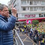 Tarcísio quer visitar Bolsonaro e articula anistia no Congresso