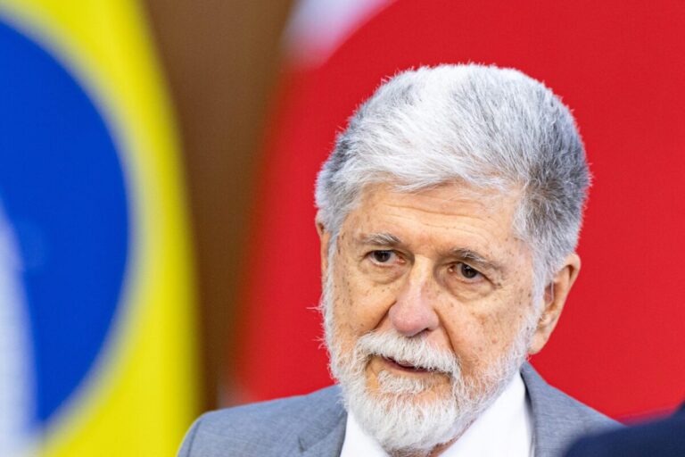 Celso Amorim será recebido por chanceler da China após desfile militar