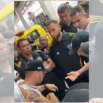 Torcida do Atlético-MG cobra jogadores em aeroporto após derrota
