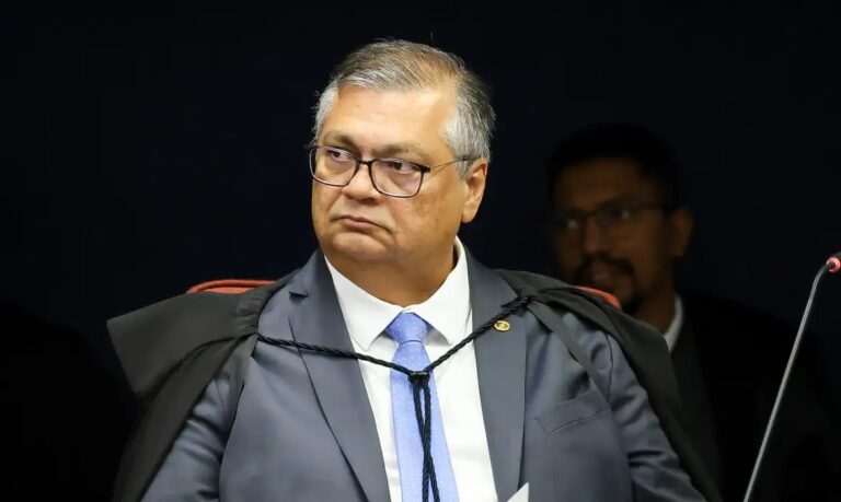 Dino é acusado de fala ‘suja e desumana’ durante julgamento
