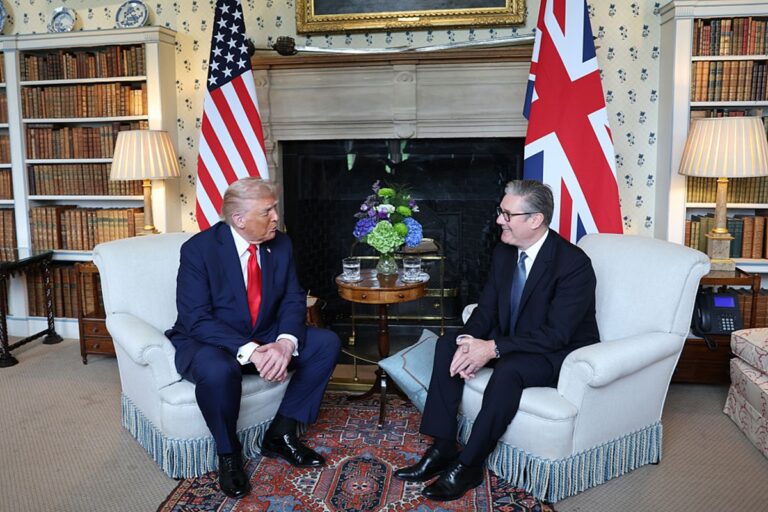 Trump e Starmer assinam acordo de tecnologia: “Vínculo inquebrável”