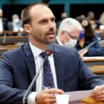 ‘Pressão governista’ fez Motta mudar de opinião sobre Eduardo Bolsonaro na minoria, diz Sanderson