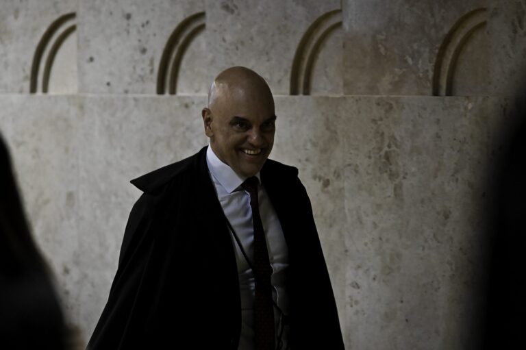 Moraes retira GSI da escolta de Bolsonaro após ida ao hospital