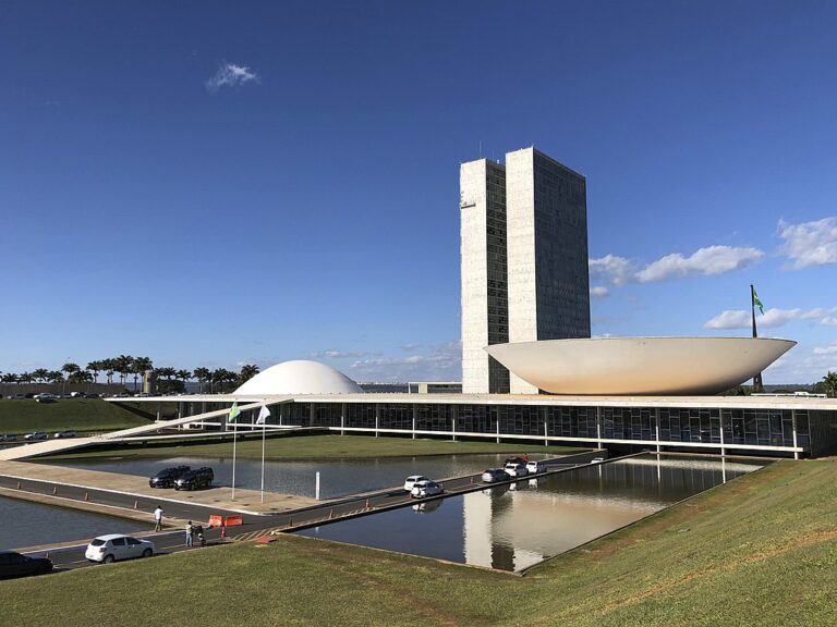 Câmara inicia 14 processos disciplinares contra 10 deputados
