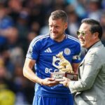 Jamie Vardy desembarca na Itália com festa de torcedores do Cremonese