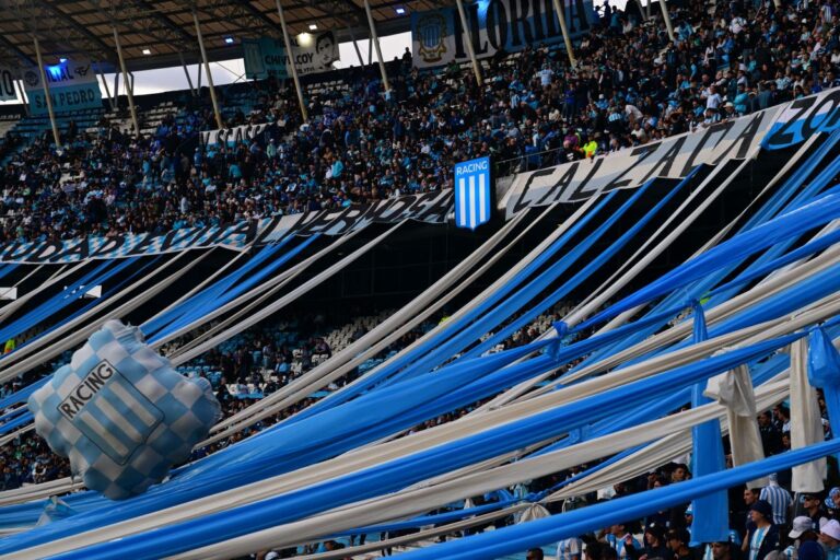 Racing chega à semifinal da Libertadores pela primeira vez no século