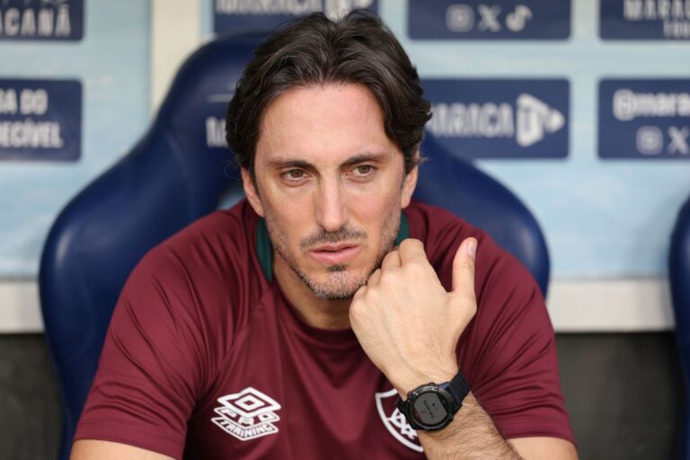 “Um pouco do nosso trabalho”, diz Zubeldía após vitória