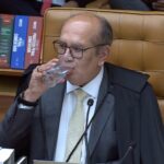 Gilmar Mendes se emociona ao exaltar Moraes no STF