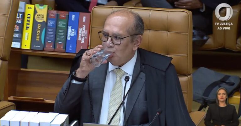 Gilmar Mendes se emociona ao exaltar Moraes no STF