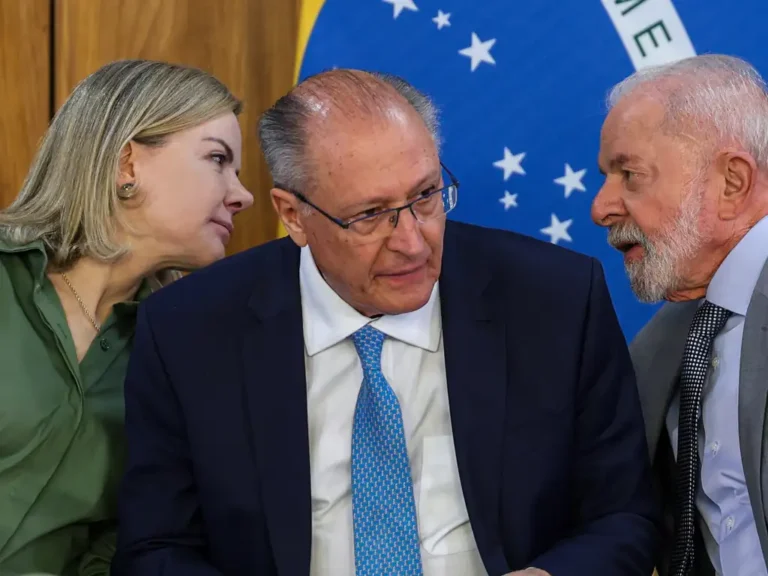 Empresa envolvida no caso PCC fez voos para Gleisi e Alckmin