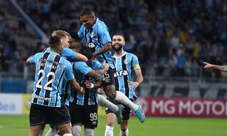 Grêmio adquire ingressos do GreNal e critica preços: “Desproporcional”