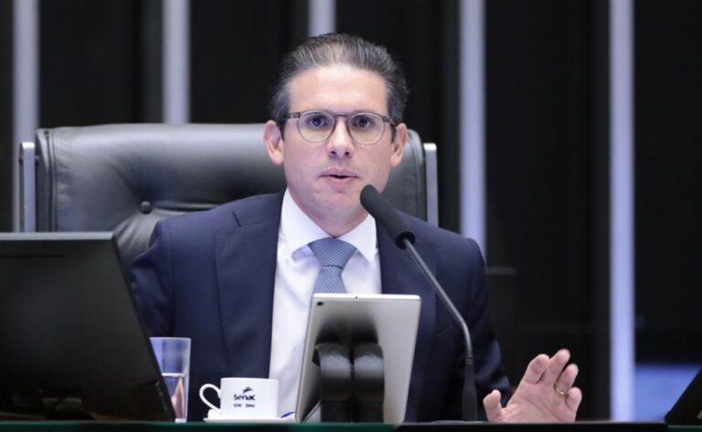 Câmara tem sessões virtuais em semana de julgamento do golpe