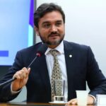 Celso Sabino diz a Lula que vai deixar governo