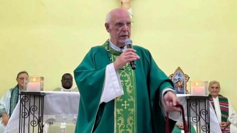 Em missa, padre Júlio Lancelloti grita ‘sem anistia’
