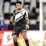 Jogador do Sport se desculpa com Jair, do Vasco, após entrada dura