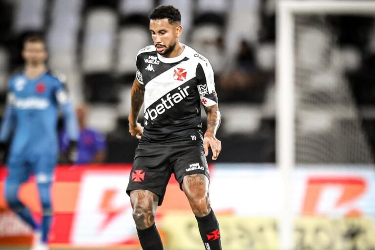 Jogador do Sport se desculpa com Jair, do Vasco, após entrada dura