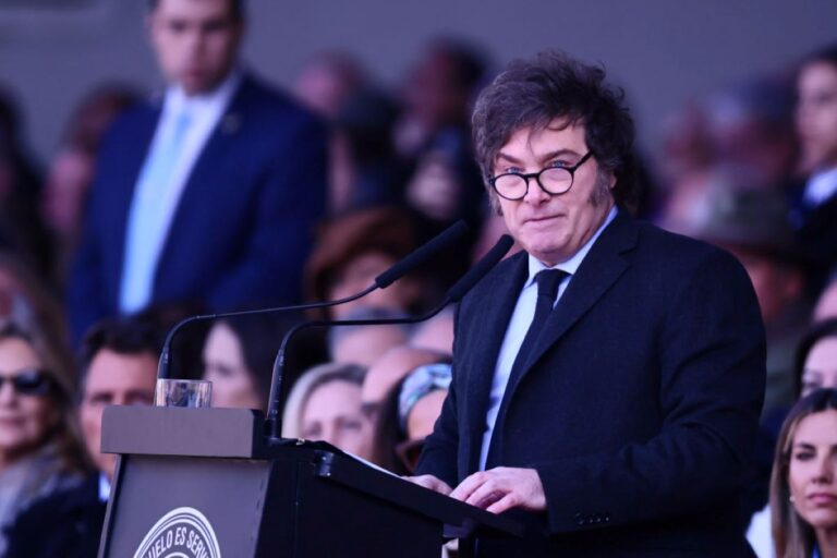 Javier Milei veta lei de financiamento a universidades argentinas